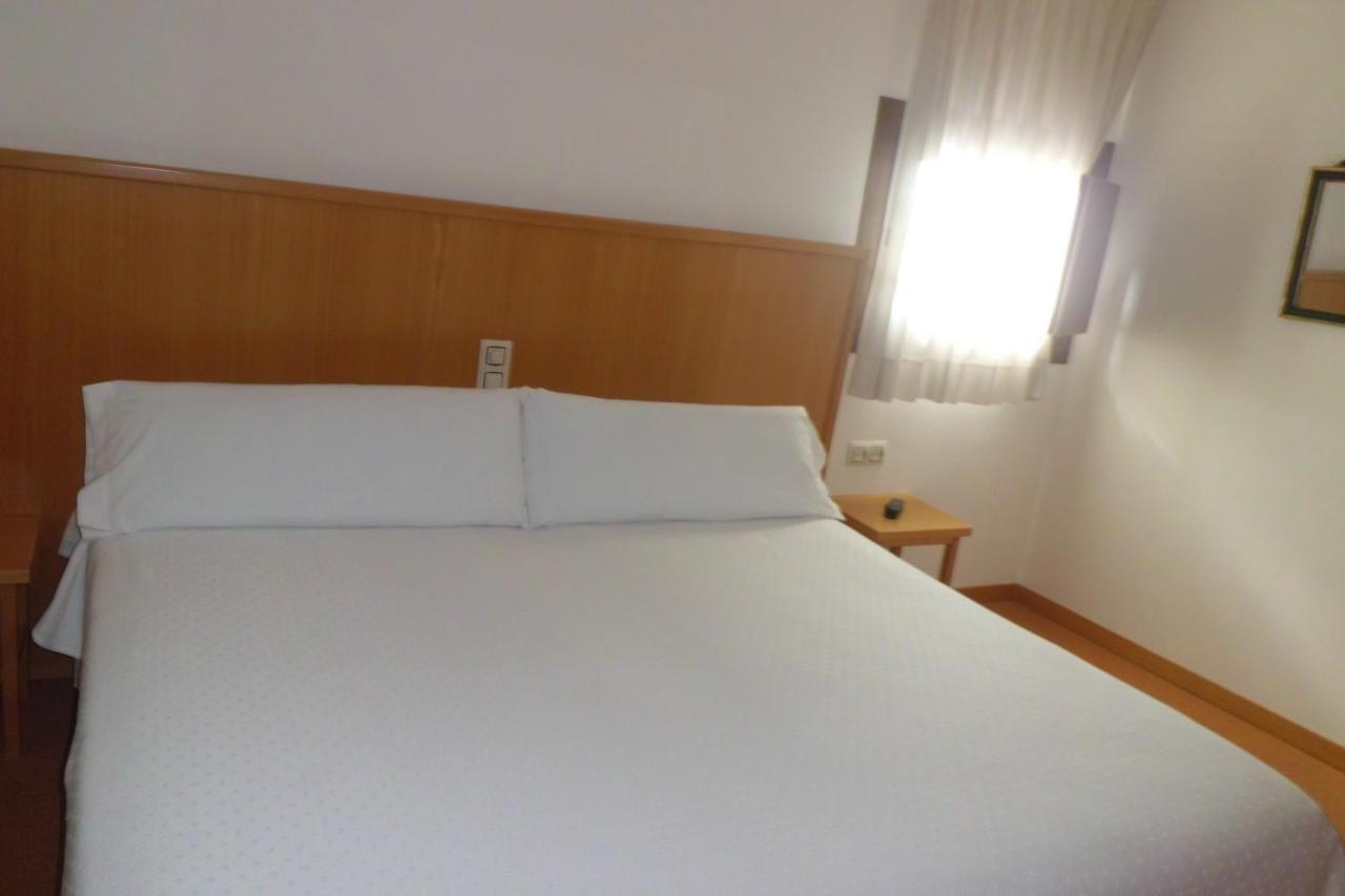 Hostal Palouet De Segarra ภายนอก รูปภาพ