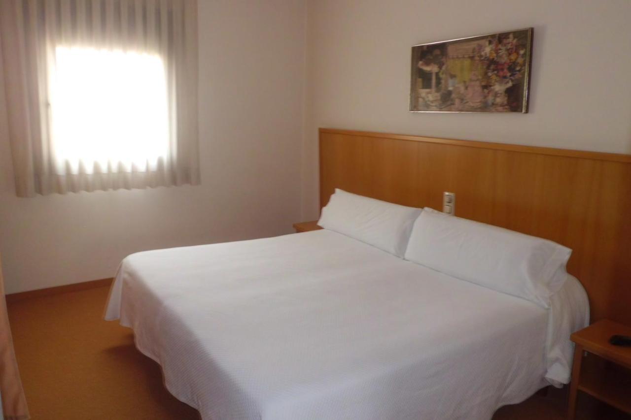Hostal Palouet De Segarra ภายนอก รูปภาพ
