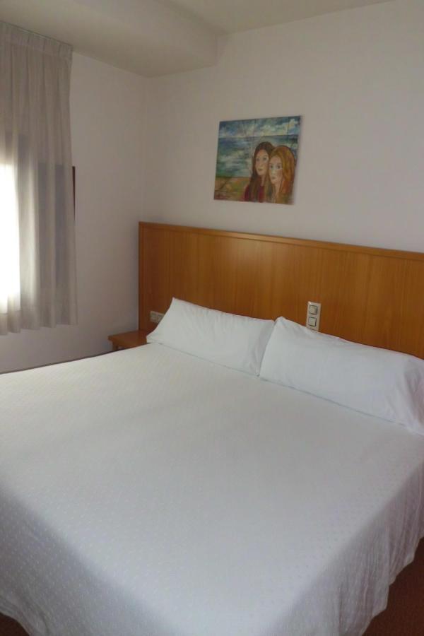 Hostal Palouet De Segarra ภายนอก รูปภาพ