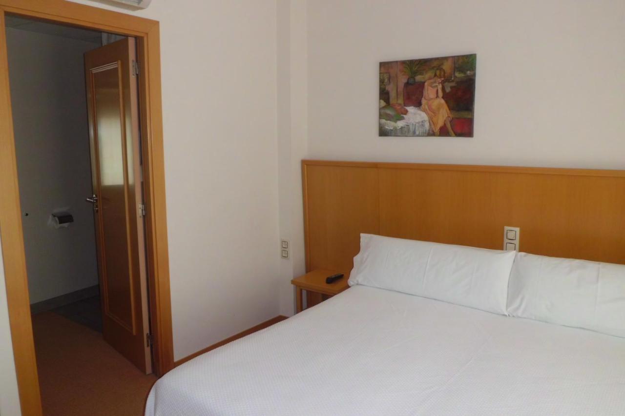 Hostal Palouet De Segarra ภายนอก รูปภาพ