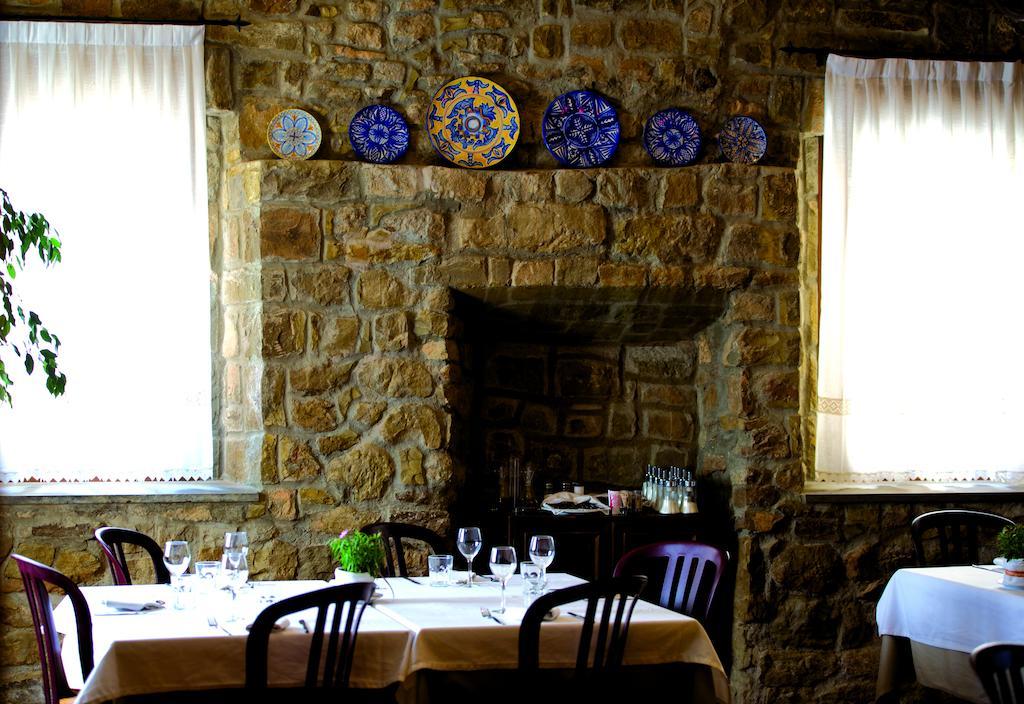 Hostal Palouet De Segarra ภายนอก รูปภาพ