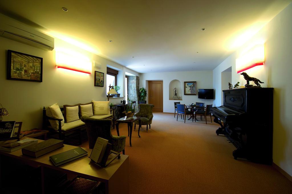 Hostal Palouet De Segarra ภายนอก รูปภาพ