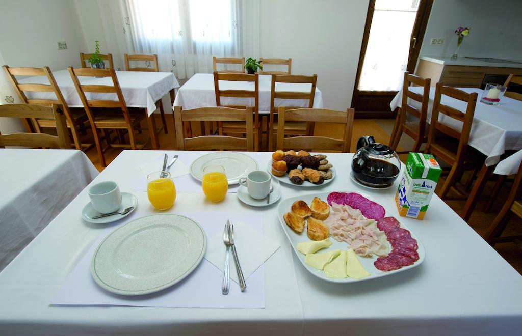 Hostal Palouet De Segarra ภายนอก รูปภาพ