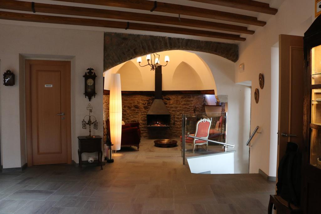 Hostal Palouet De Segarra ภายนอก รูปภาพ