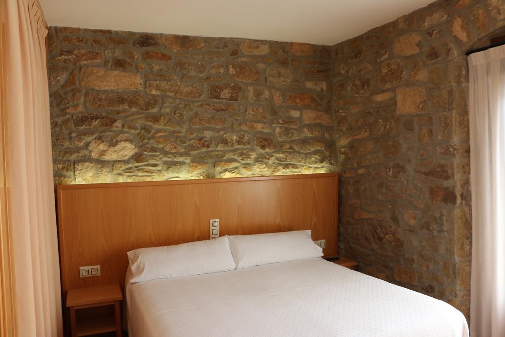 Hostal Palouet De Segarra ภายนอก รูปภาพ