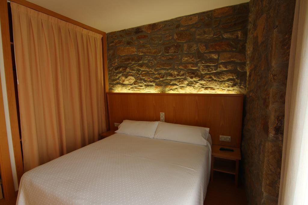 Hostal Palouet De Segarra ภายนอก รูปภาพ